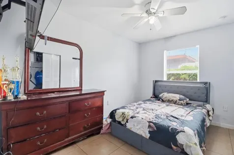 209 NE 35th Street Oakland Park FL 33334