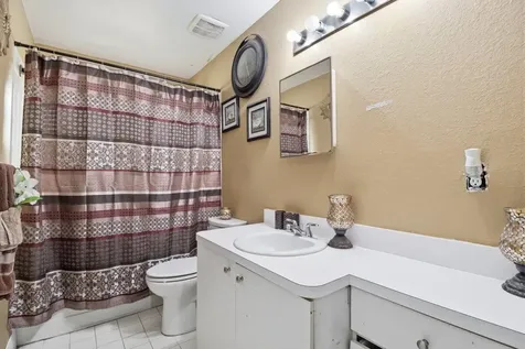 209 NE 35th Street Oakland Park FL 33334