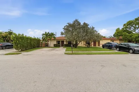 209 NE 35th Street Oakland Park FL 33334