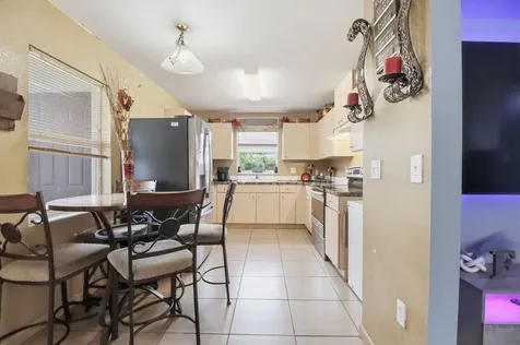 209 NE 35th Street Oakland Park FL 33334