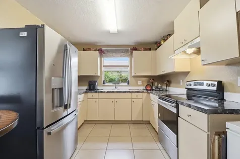 209 NE 35th Street Oakland Park FL 33334