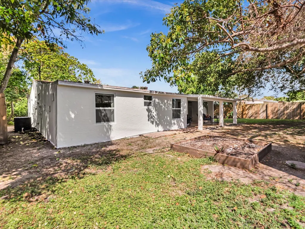 2192 Bonnie Drive West Palm Beach FL 33415