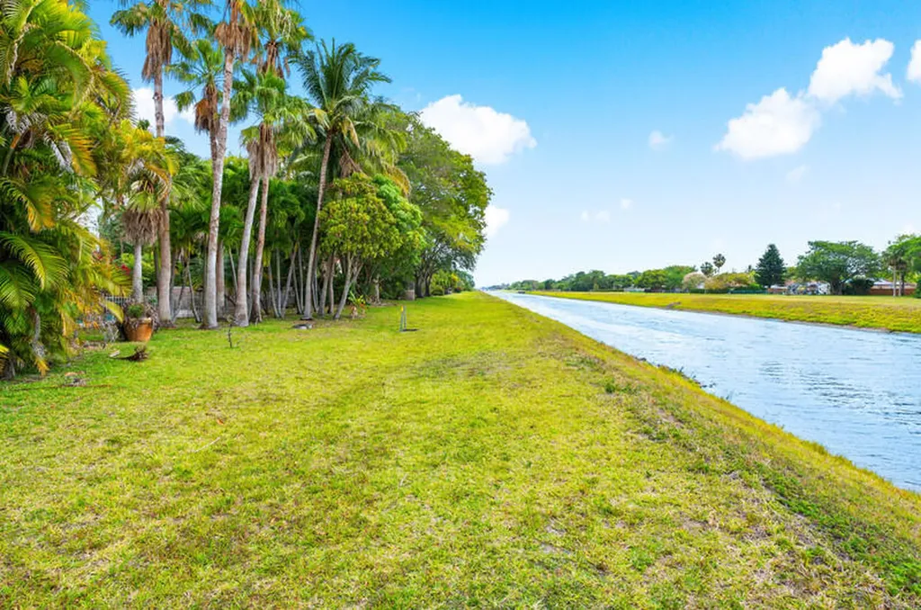 7748 Travlers Tree Drive Boca Raton FL 33433