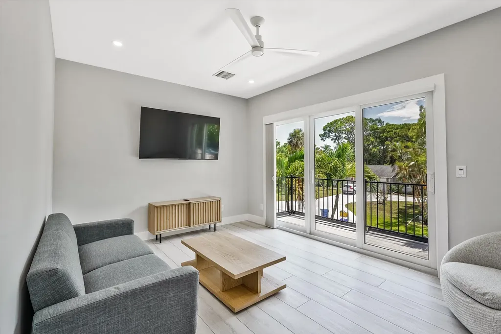 425 Hugh Street Jupiter FL 33458