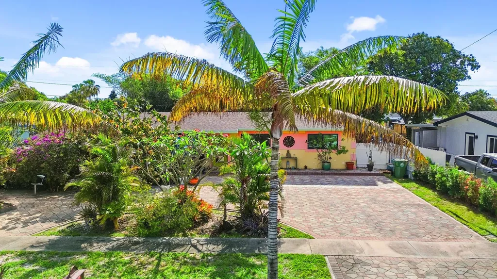 112 San Juan Drive Palm Springs FL 33461