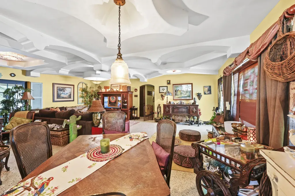 112 San Juan Drive Palm Springs FL 33461