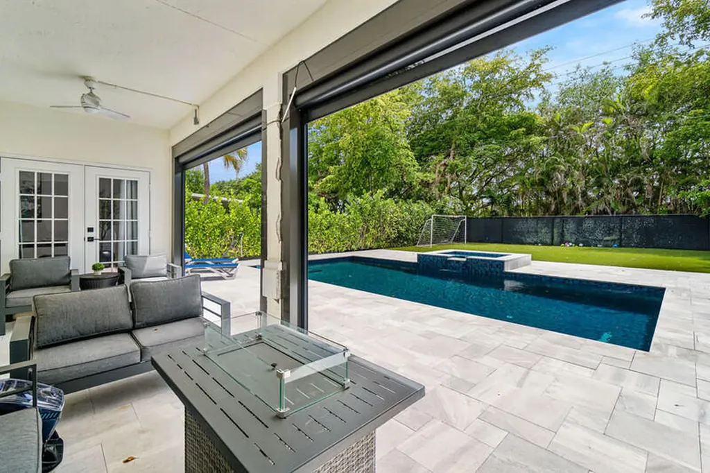 10904 La Salinas Circle Boca Raton FL 33428