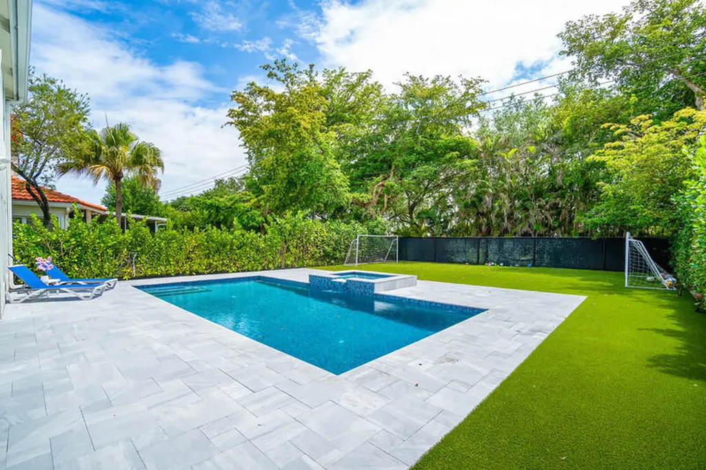 10904 La Salinas Circle Boca Raton FL 33428
