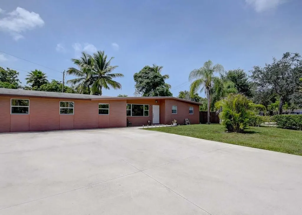 612 Hibiscus Drive Royal Palm Beach FL 33411