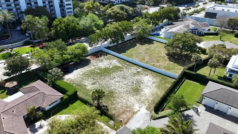 3 Winnebago Road Sea Ranch Lakes FL 33308