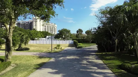 3 Winnebago Road Sea Ranch Lakes FL 33308