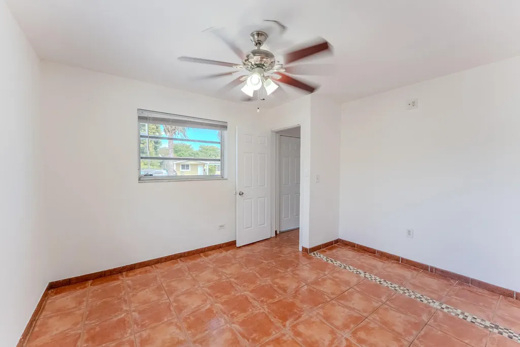 320 N 69th Way Hollywood FL 33024
