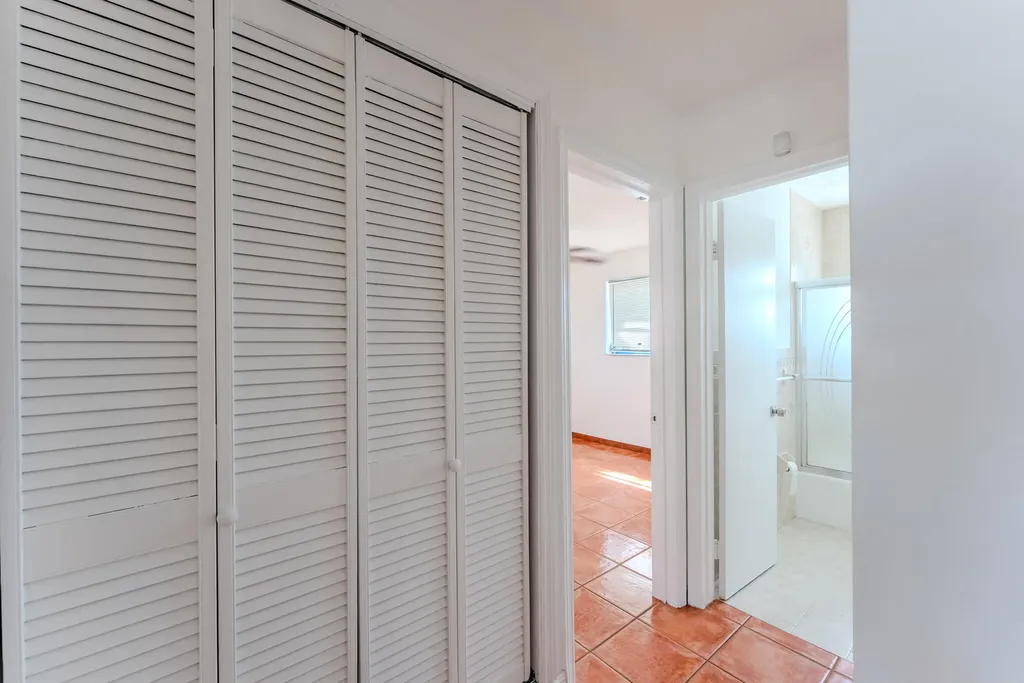 320 N 69th Way Hollywood FL 33024