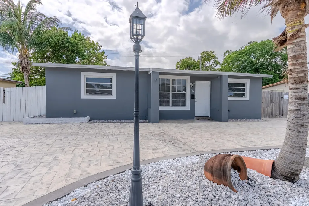 320 N 69th Way Hollywood FL 33024