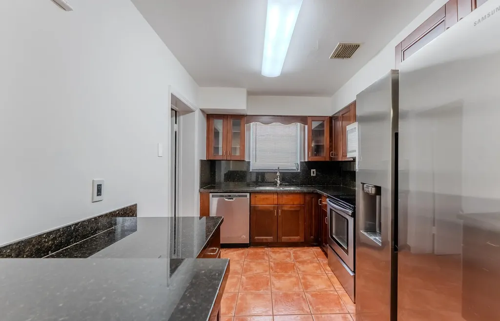 320 N 69th Way Hollywood FL 33024