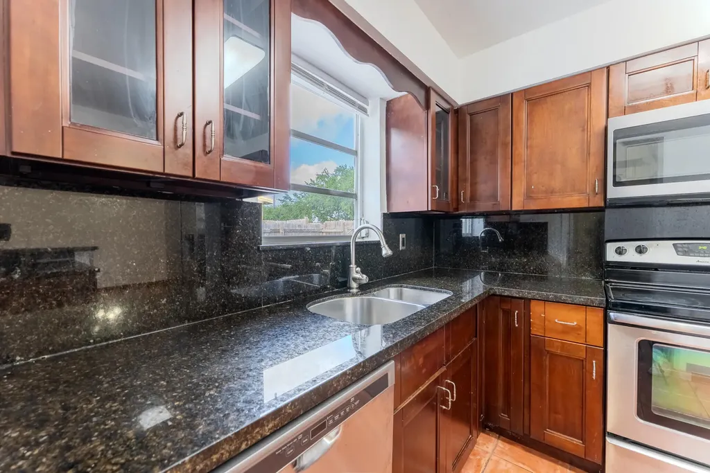 320 N 69th Way Hollywood FL 33024
