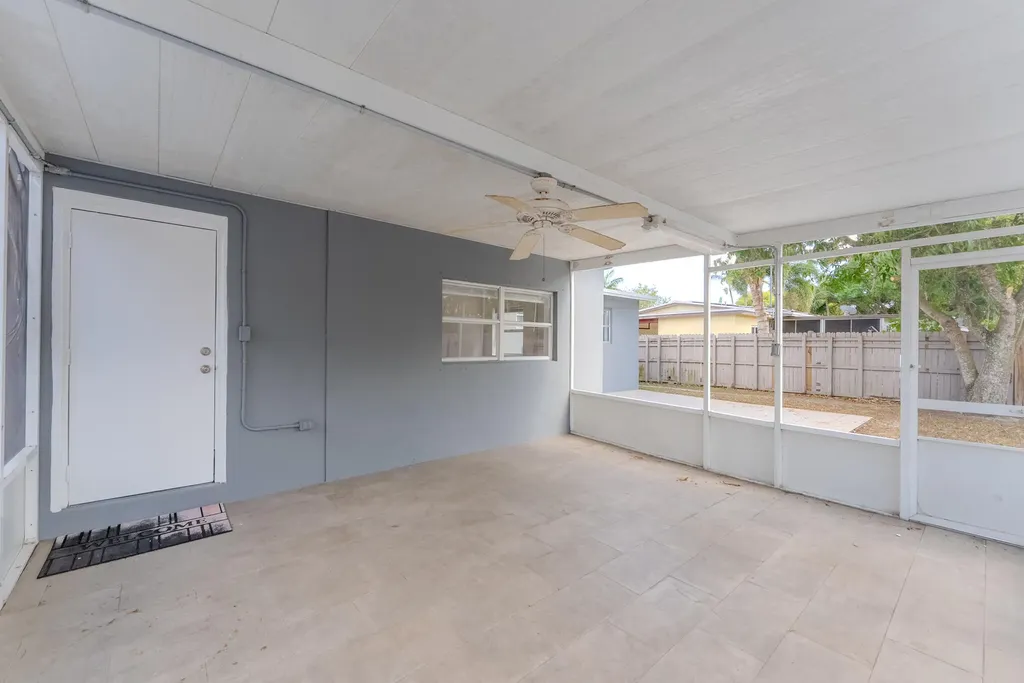 320 N 69th Way Hollywood FL 33024
