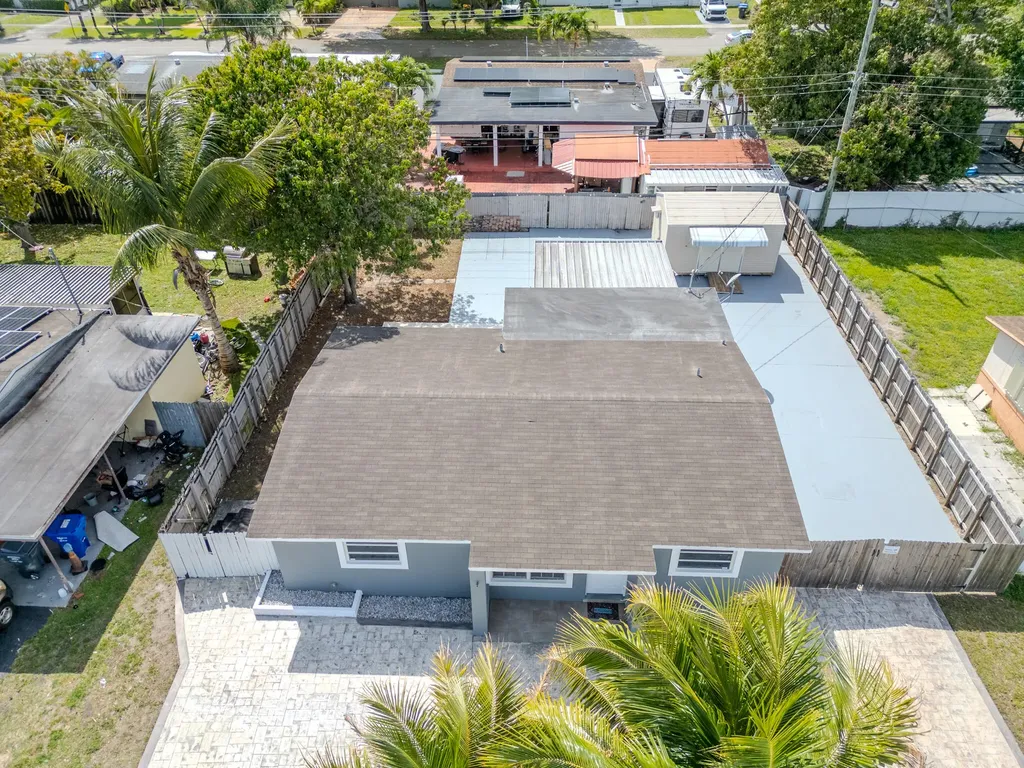 320 N 69th Way Hollywood FL 33024