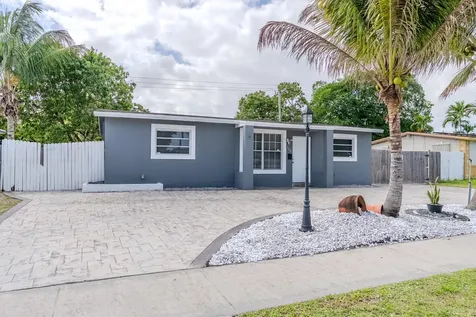 320 N 69th Way Hollywood FL 33024