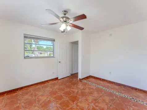 320 N 69th Way Hollywood FL 33024