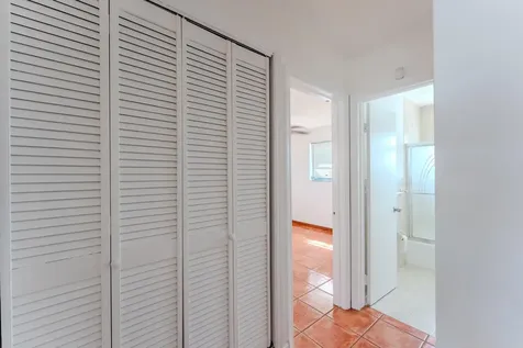 320 N 69th Way Hollywood FL 33024