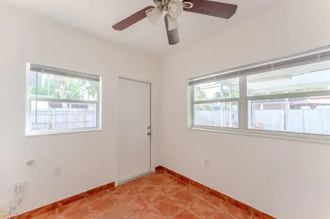 320 N 69th Way Hollywood FL 33024