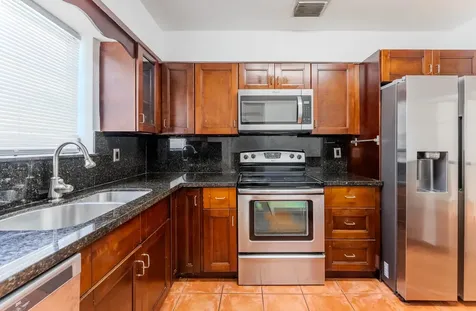 320 N 69th Way Hollywood FL 33024