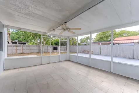 320 N 69th Way Hollywood FL 33024