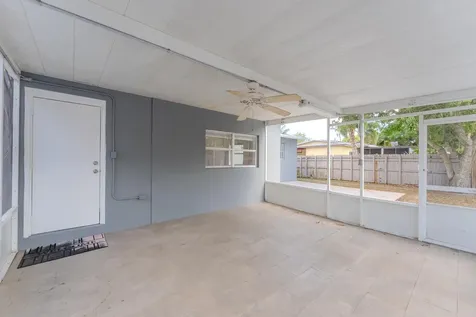 320 N 69th Way Hollywood FL 33024