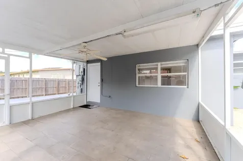 320 N 69th Way Hollywood FL 33024