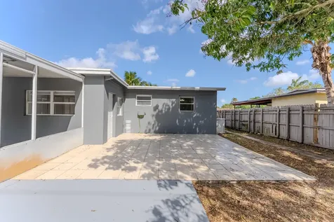 320 N 69th Way Hollywood FL 33024