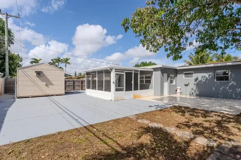 320 N 69th Way Hollywood FL 33024