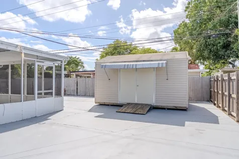 320 N 69th Way Hollywood FL 33024
