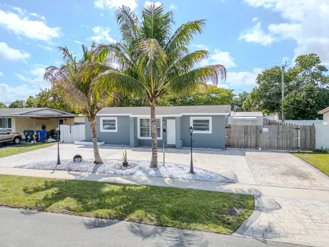 320 N 69th Way Hollywood FL 33024