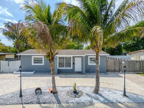 320 N 69th Way Hollywood FL 33024