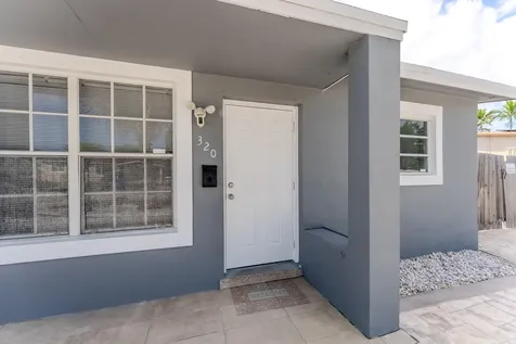 320 N 69th Way Hollywood FL 33024