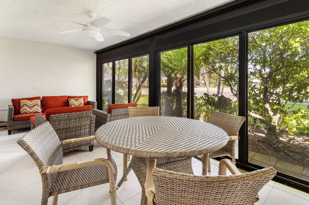 27 Stratford Lane W Boynton Beach FL 33436