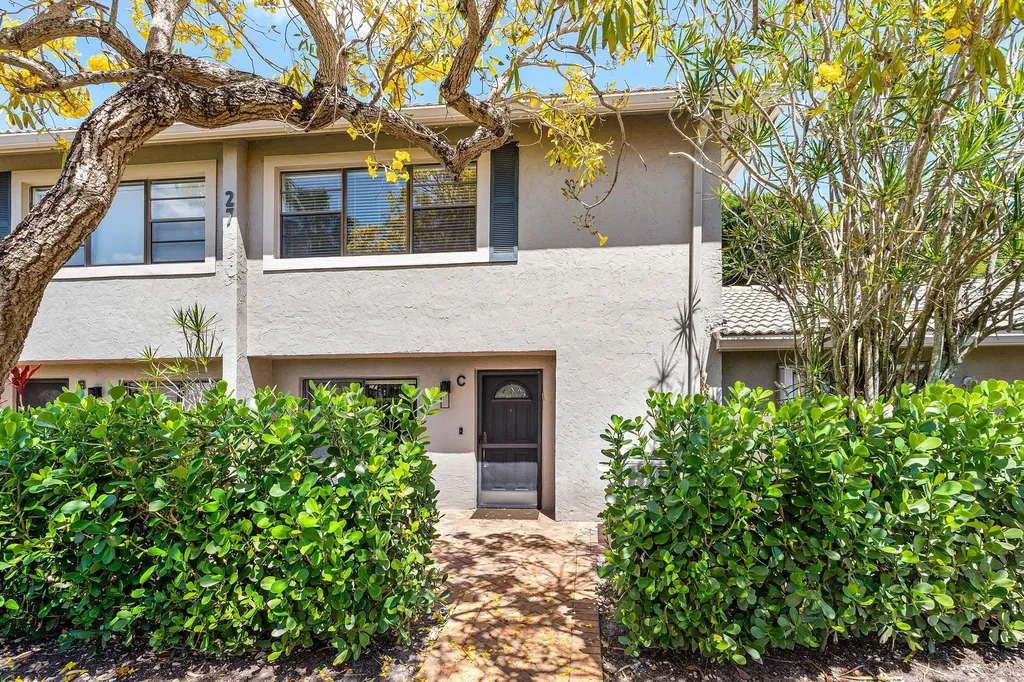 27 Stratford Lane W Boynton Beach FL 33436