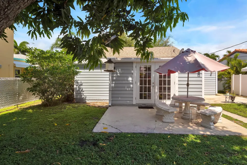 918 N Palmway Lake Worth Beach FL 33460