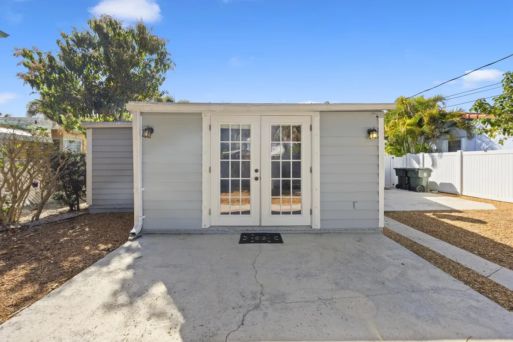 918 N Palmway Lake Worth Beach FL 33460