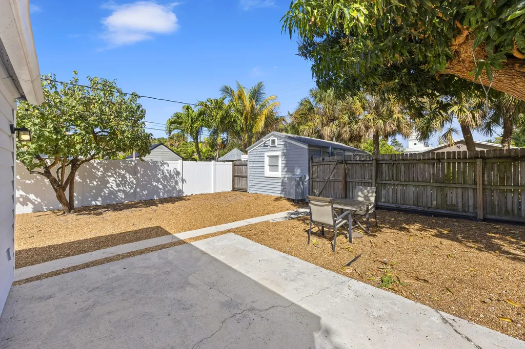 918 N Palmway Lake Worth Beach FL 33460