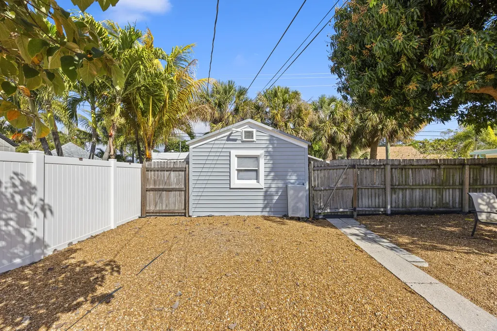 918 N Palmway Lake Worth Beach FL 33460