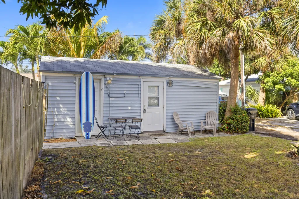918 N Palmway Lake Worth Beach FL 33460