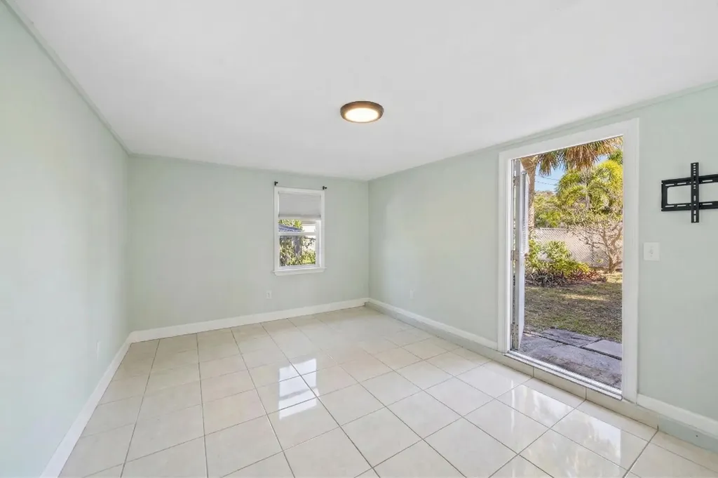 918 N Palmway Lake Worth Beach FL 33460