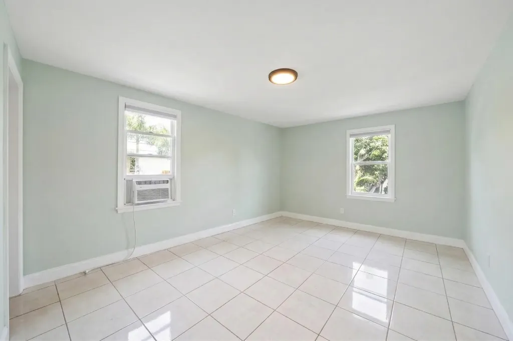 918 N Palmway Lake Worth Beach FL 33460