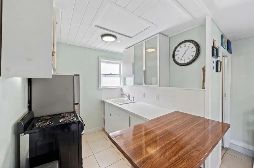 918 N Palmway Lake Worth Beach FL 33460