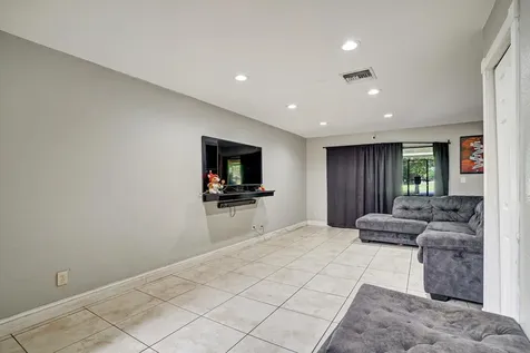 10723 NW 11th Street Pembroke Pines FL 33026
