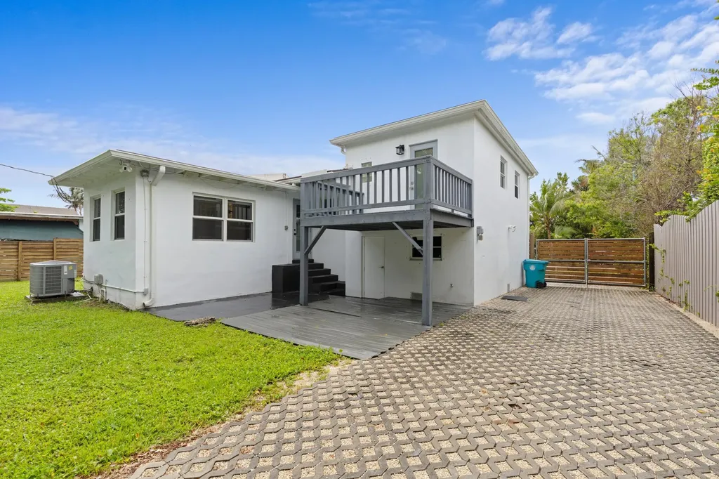 711 NE 8th Avenue Boynton Beach FL 33435