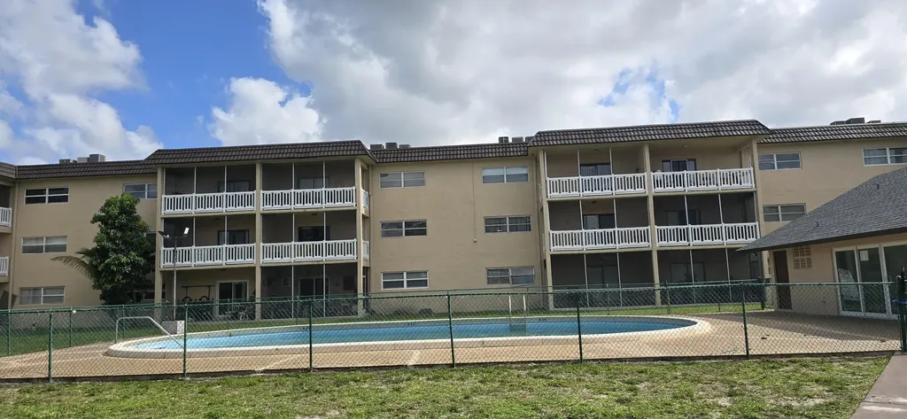 5861 NW 16th Place Sunrise FL 33313