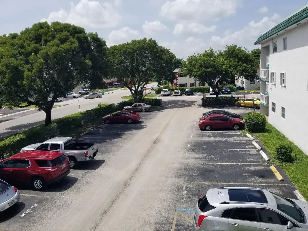 5861 NW 16th Place Sunrise FL 33313